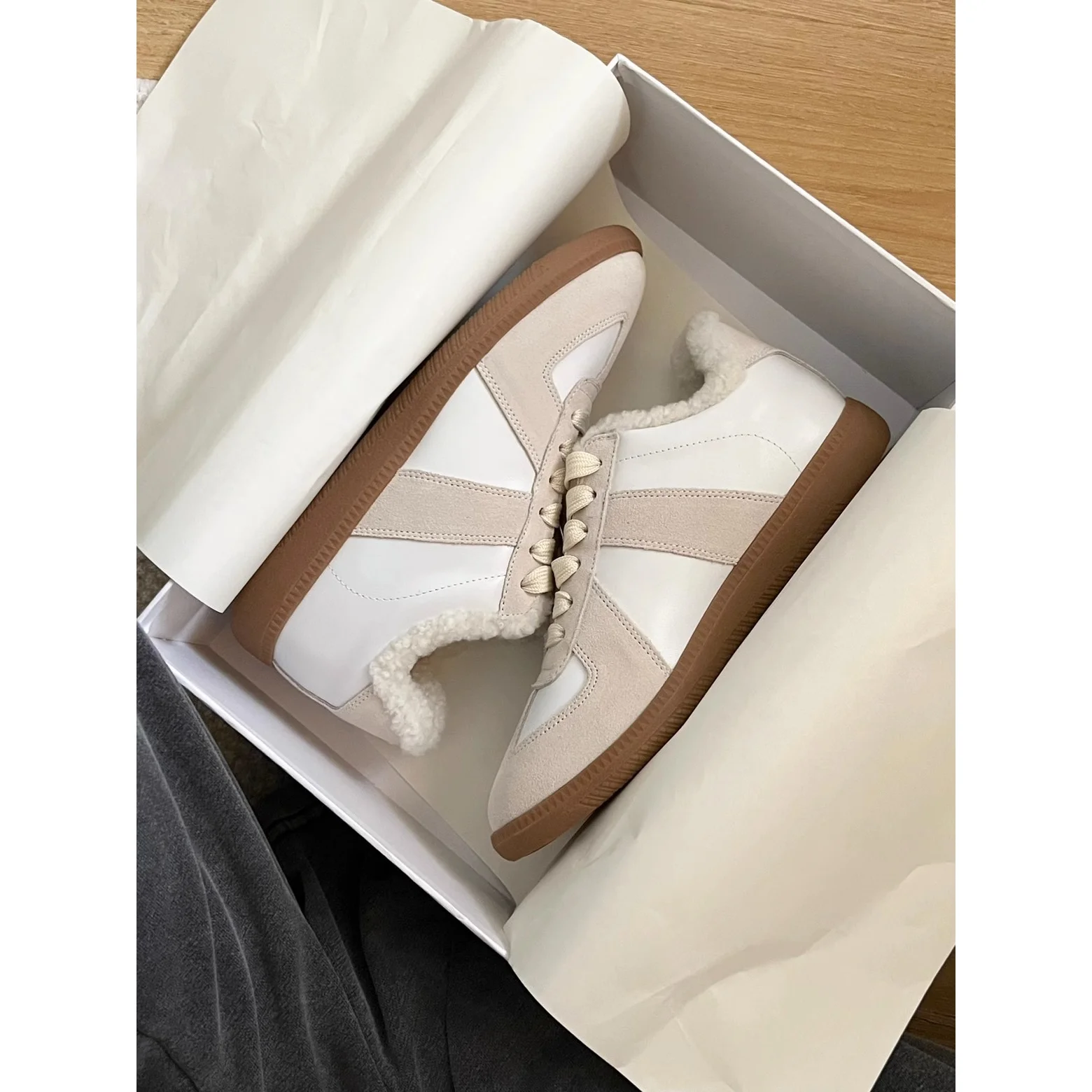 الخريف والشتاء Tenis De Mujer أحذية تدريب جديدة للنساء الدافئة الفراء المتكاملة القطن عدم الانزلاق الأبيض للنساء حذاء كاجوال