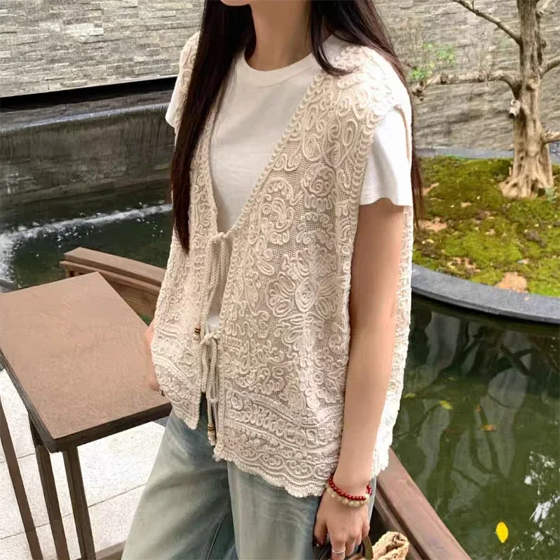 Women's Crochet Knit Vest Tie Up Sleeveless Open-Knit Waistcoat Floral Embroidered Lace Blouse Boho Chic Summer Vacation Outfit