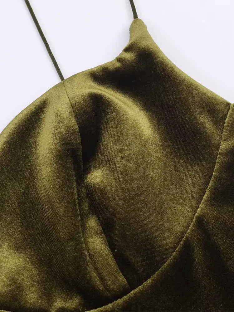 유럽 및 미국 스타일 겨울 신상 여성 의류 패셔너블 트렌디한 분위기 다재다능한 벨벳 슬립 드레스