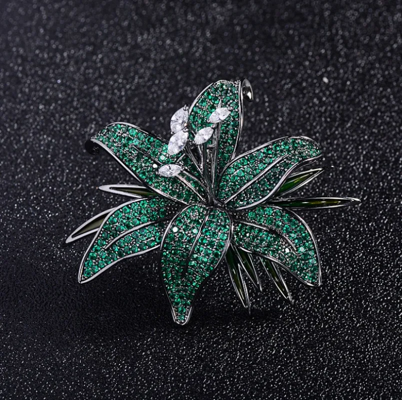 Luxury Lily Crystal Sparkling Corsage Versatile Collar Pin Accessories Anti-exposure Brooch