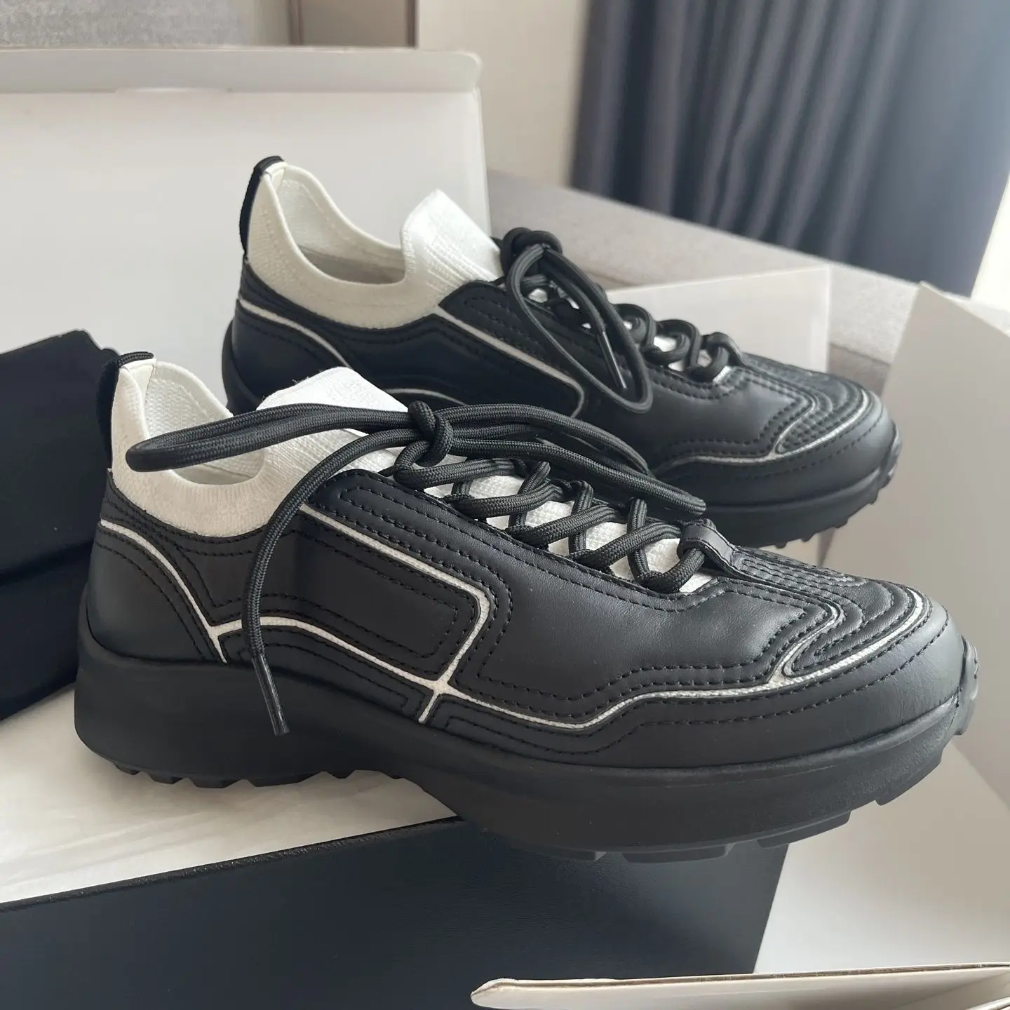Men Women Black White Color Block Thick Sole Running Shoes PU Splicing Sock Collar Low Top Shoes Minimalist Couple Lace-up Anti-slip Trendy Jogging Sneakers