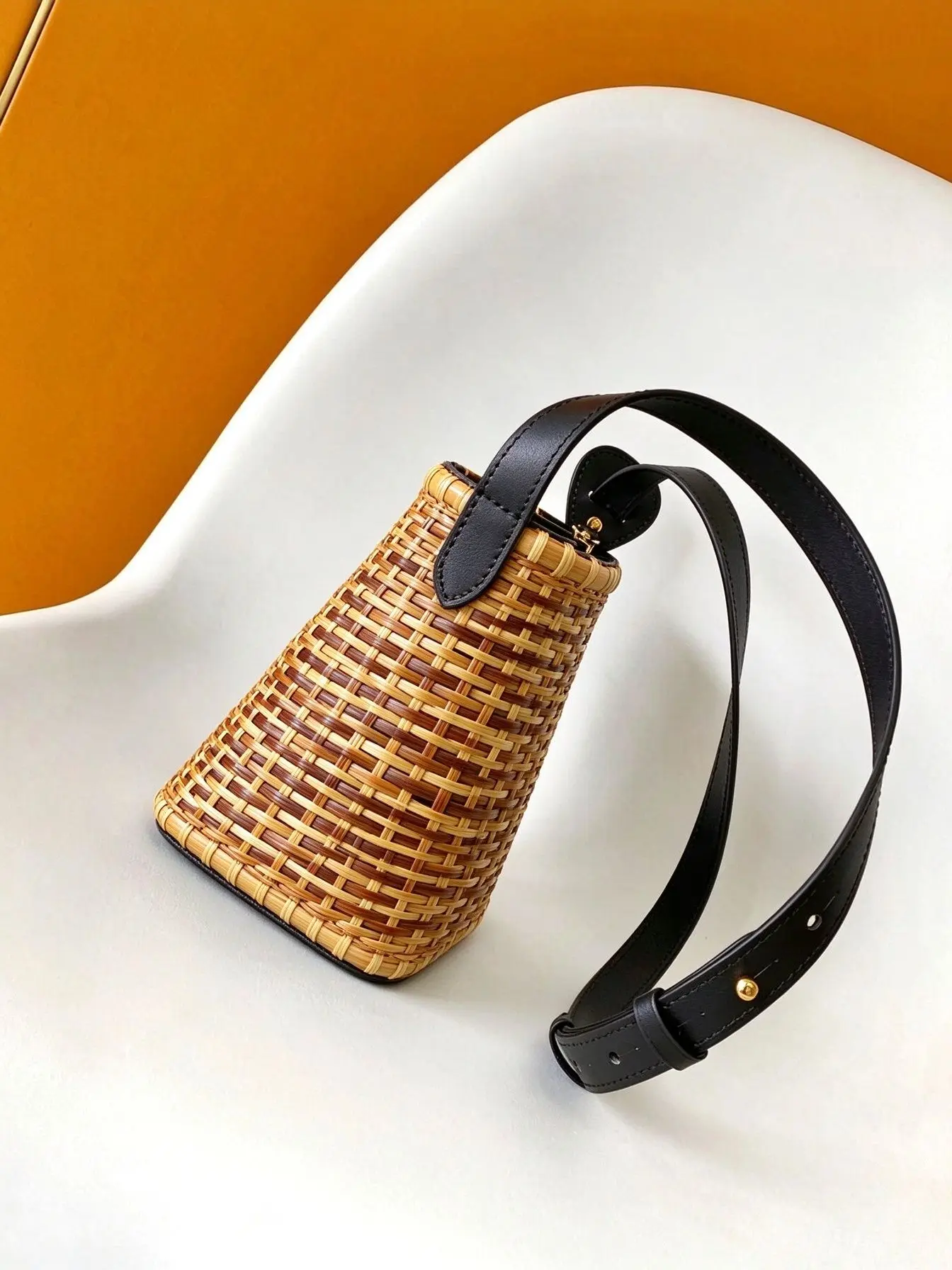 Women Rattan Woven Bucket Shoulder Bag Adjustable Wide Leather Strap Contrast Black Trim Summer Beach Crossbody Handbag