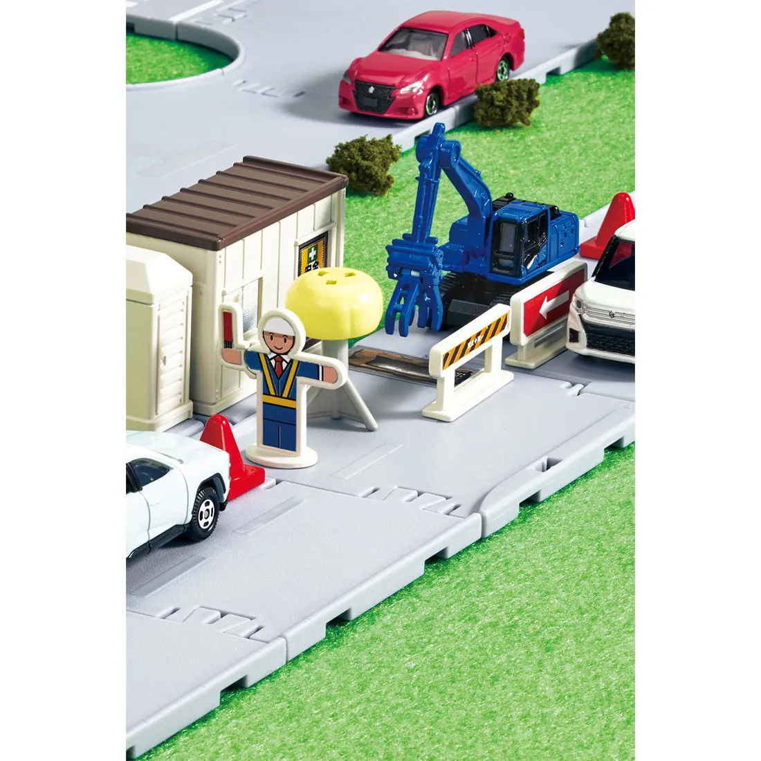 Tomica Town Road Construction Playset with Hydraulic Excavator and Traffic Cones Toy Gift for Children