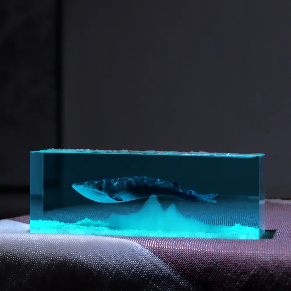 

Iceberg Whale Rectangular Resin Lamp Decoration for Home Desktop Luxury High-End Decorative Artwork Gift