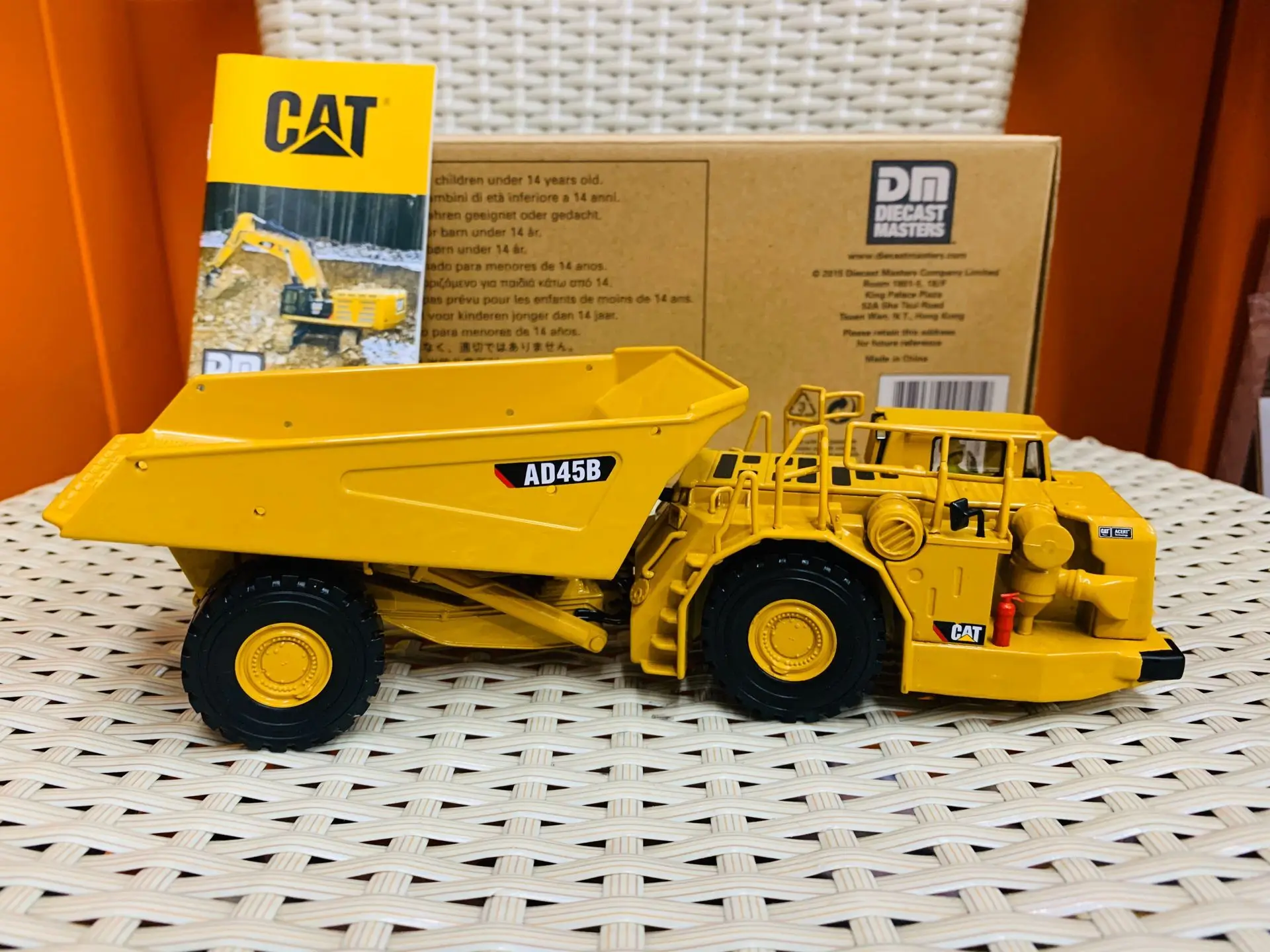 AD45B Underground Articulated Truck 1/50 Scale DieCast Masters 85191