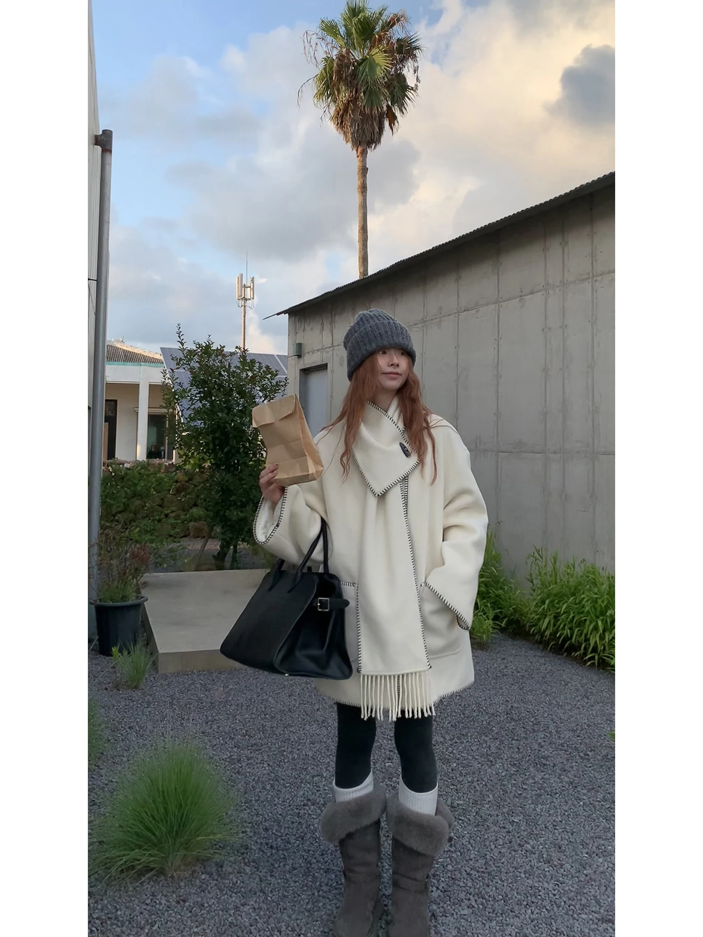 معطف صوف أحمر أنيق للنساء بتصميم قصير لفصل الشتاء مبطن بالقطن مزيج من الصوف ملابس خارجية باللون الأبيض مناسب للتنقل اليومي وعصري #1