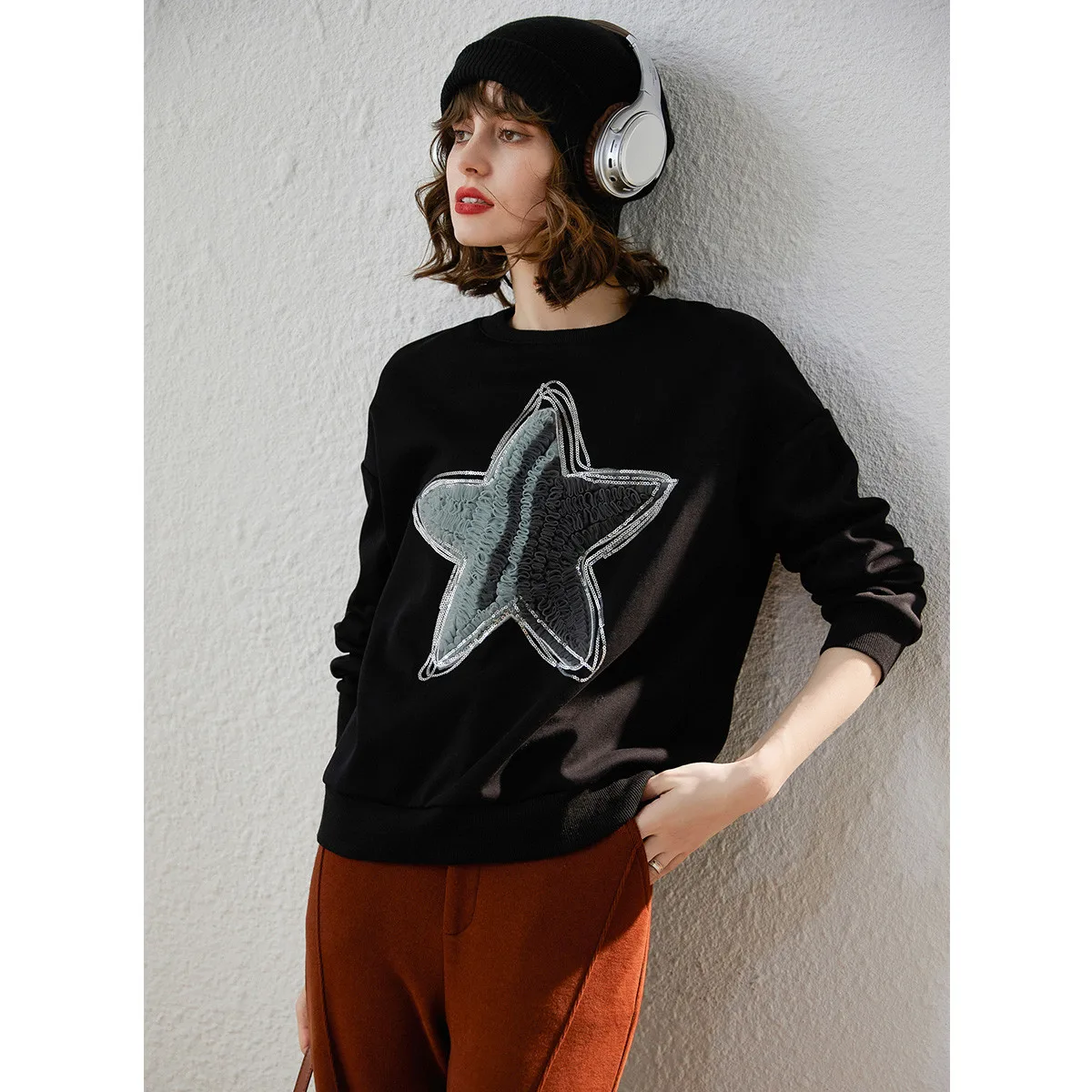 LOUIS YAO New Three Dimensional Embroidered Women's Sweatshirts 2025 Winter Long Sleeve Hoodie Collection with Thick Velvet Top