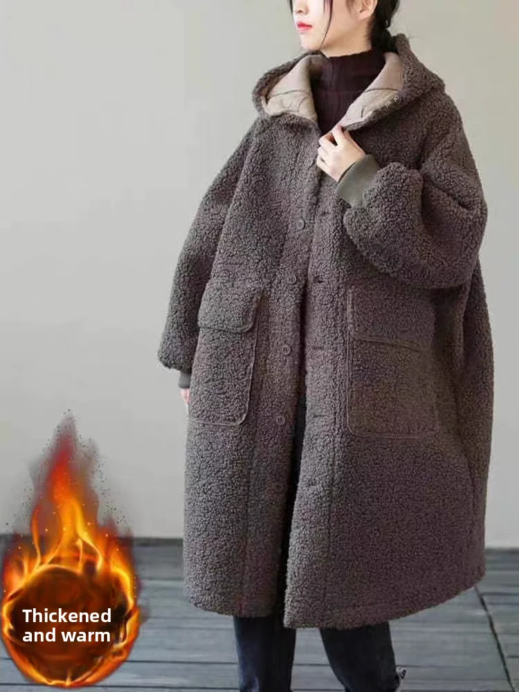 

Зимнее пальто-пуховик большого размера с капюшоном, утепленное, из хлопка, средней длины, с отделкой из овечьей шерсти, в корейском стиле, свободного кроя, с длинными рукавами.