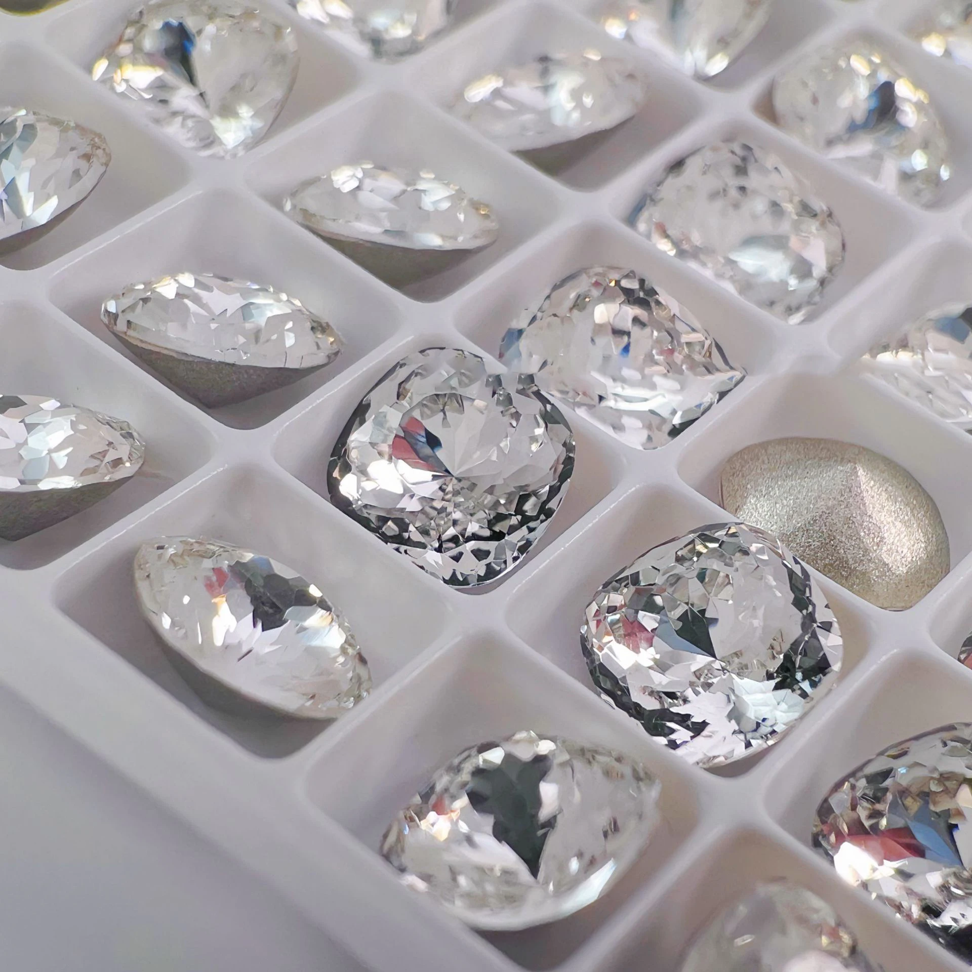 Neue Top Square Vogelnest Cut Fancy Kissen K9 Glas Steine Pointback Edelstein Kristall Strass Perle Für DIY Nail art Zubehör