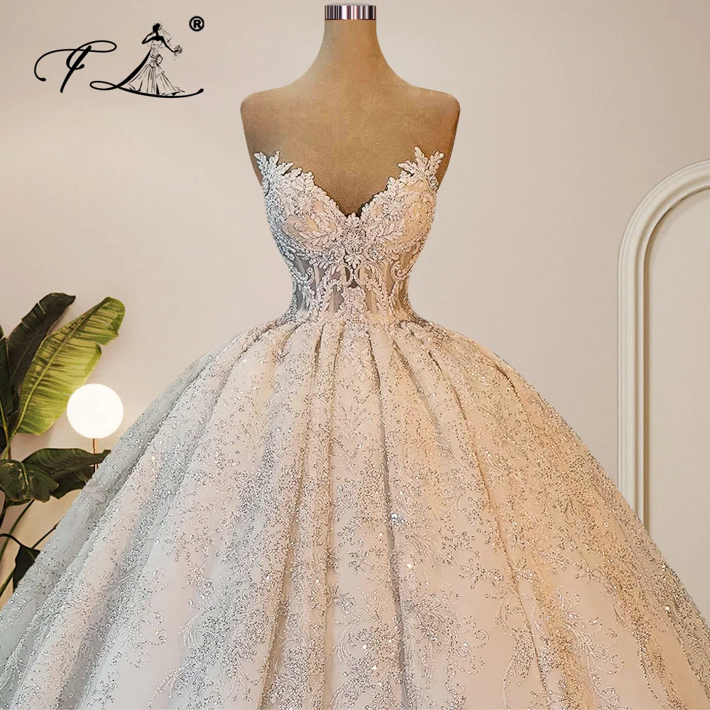 Abito da sposa Floria con scollo a V senza spalline lungo fino al pavimento in raso con applicazioni di perline per la sposa taglie forti personalizzate