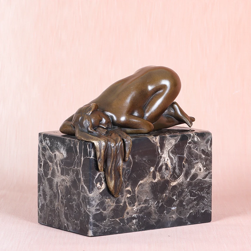 Imagem -02 - Dormir Nude Menina Estátua Mulher Escultura Quente Elenco Bronze Base de Mármore nu Arte Feminina