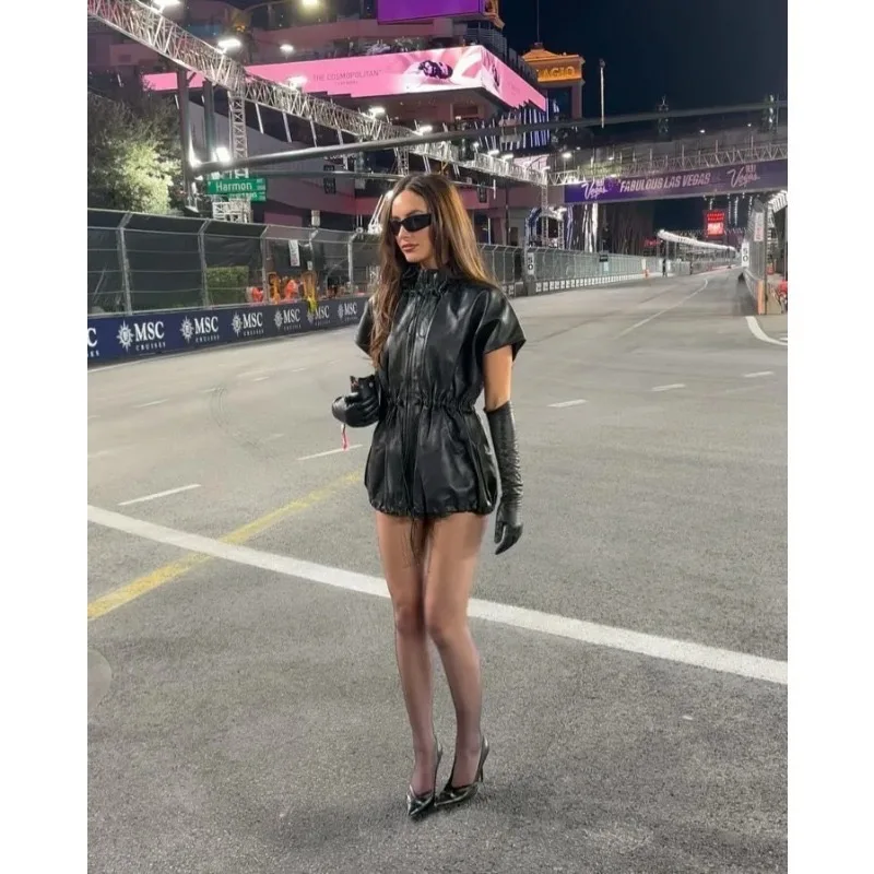 

retro black drawstring jacket for women with a stand-up collar and zipper, a loose midpiece, is a casual streetwear for women