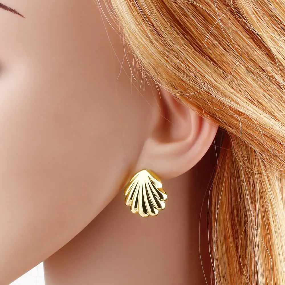 FLOLA Gold Plated Conch Earrings For Women Polished Shell Ear Studs Simple Jewelry Gifts ersa092