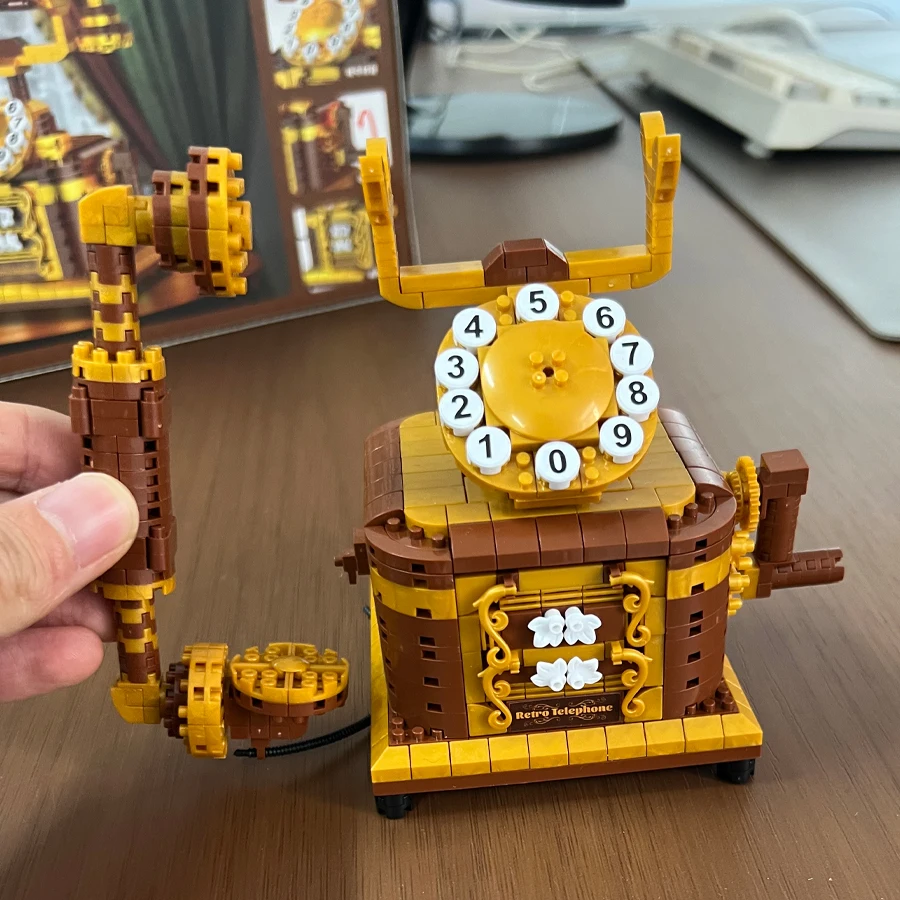 Mini Vintage Telephone Micro Bricks, Retro Rotary Phone Model Building Set, Creative Desktop Decoration Gift for Adults