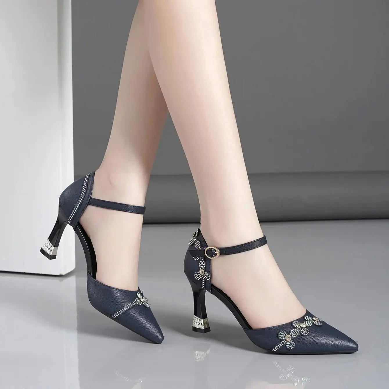 Pointy flower fashion high heels with a pair of hollow sandals