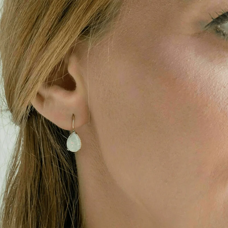 رائعة الكلاسيكية الإناث الأبيض النار أوبال حجر كلاسيكي الذهب اللون قطرة الماء أقراط لطيف استرخى بوهو مجوهرات للنساء