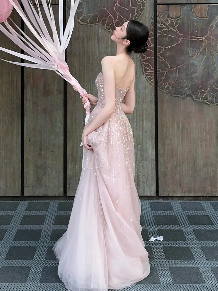

Strapless light luxury and niche pink host's elegant birthday dress for parties