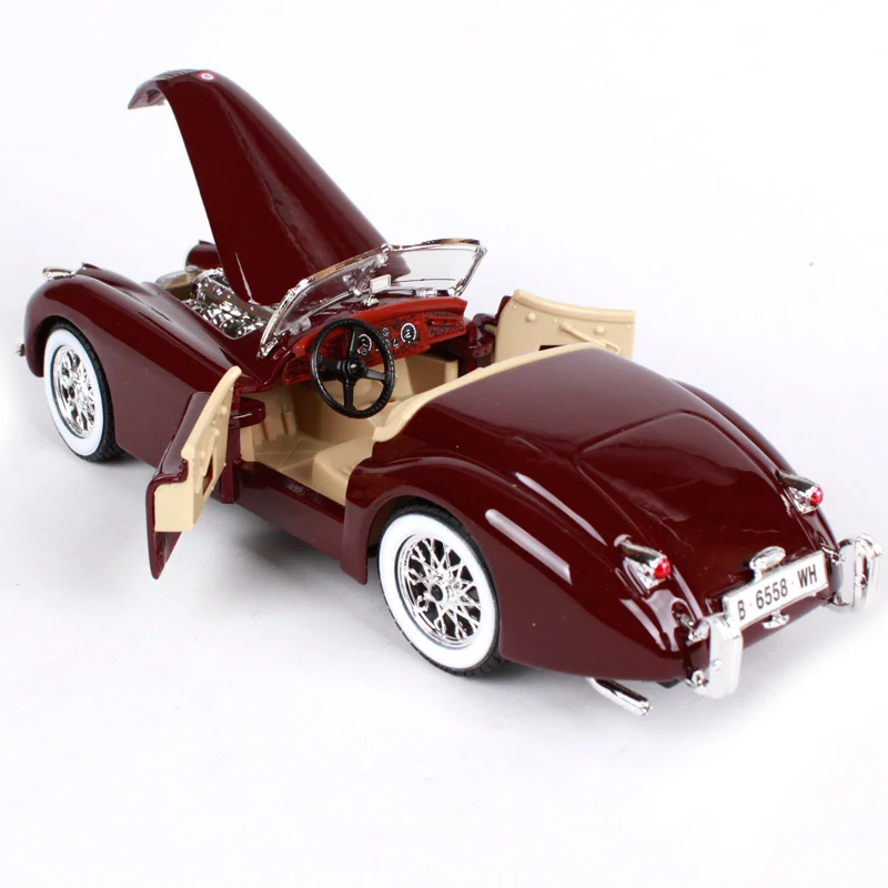 Bburago 1:24 1951 Jaguar XK120 Roadster Alloy Classic Car Model Diecasts Metal Toy Vehicles Car Model Simulation Childrens Gifts