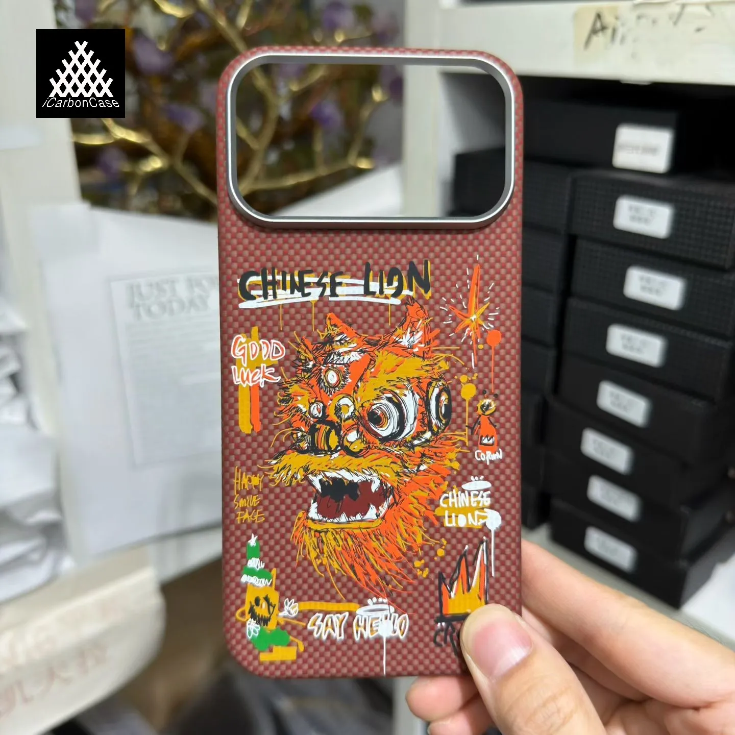 

Для iPhone 17 16 15 Pro Max Ультратонкий и легкий магнитный чехол для телефона из настоящей арамидной кевларового углеродного волокна с магнитными/металлическими линзами