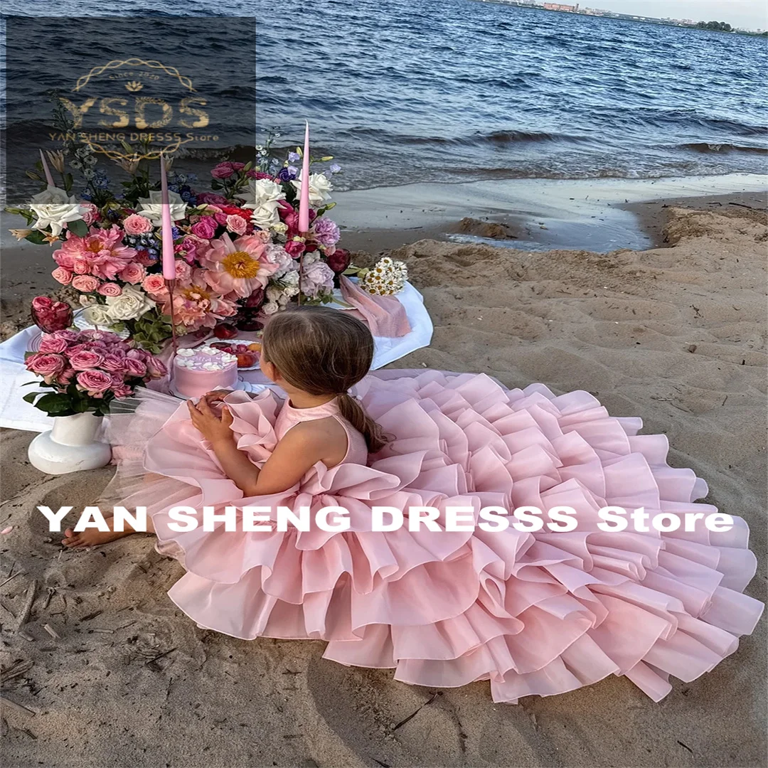 فستان زفاف مخصص بطبقات مكشكشة بدون أكمام وردي فاتح لفتاة الزهور للطفل فستان حفلة عيد ميلاد إفخارستيا الأولى