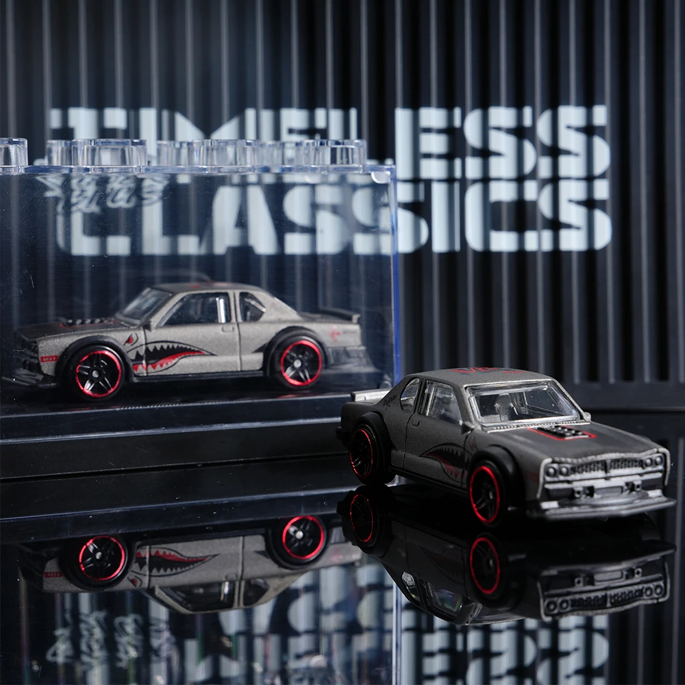 Auto in Metallo Pressofuso con Motivo Squalo - Scala 1:64, Modello da Corsa, Veicolo Giocattolo a Retrocarica, da Collezione per Appassionati di Auto e Bambini