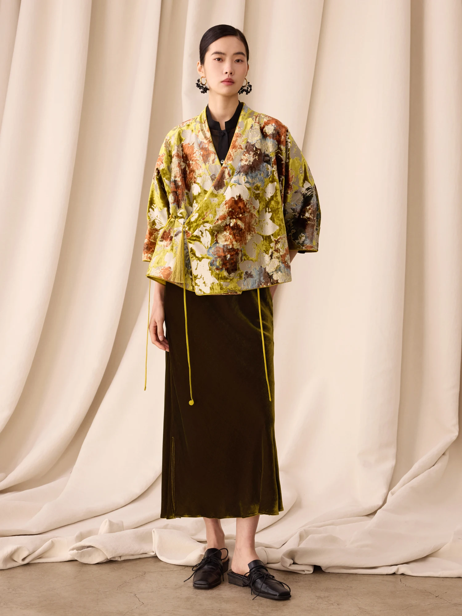 

New Year's New Sle Silk Velvet Asymmetrical Skirt Women's Elastic Waist Slit Skirt Comfortable Breathable Skin-friendly