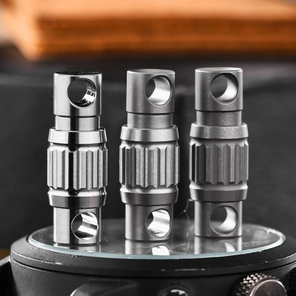 Portachiavi con fibbia ad anello rotante in lega di titanio fibbia per cintura in vita portachiavi con chiusura a molla strumento esterno EDC Unboxing Tool