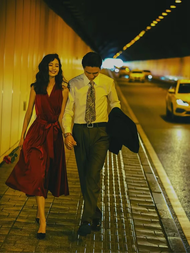 

Vintage Hong Kong Style Photography Studio Women's Skirt Wine Red Suitable for Wedding Photoshoots And Film Themed Shoots