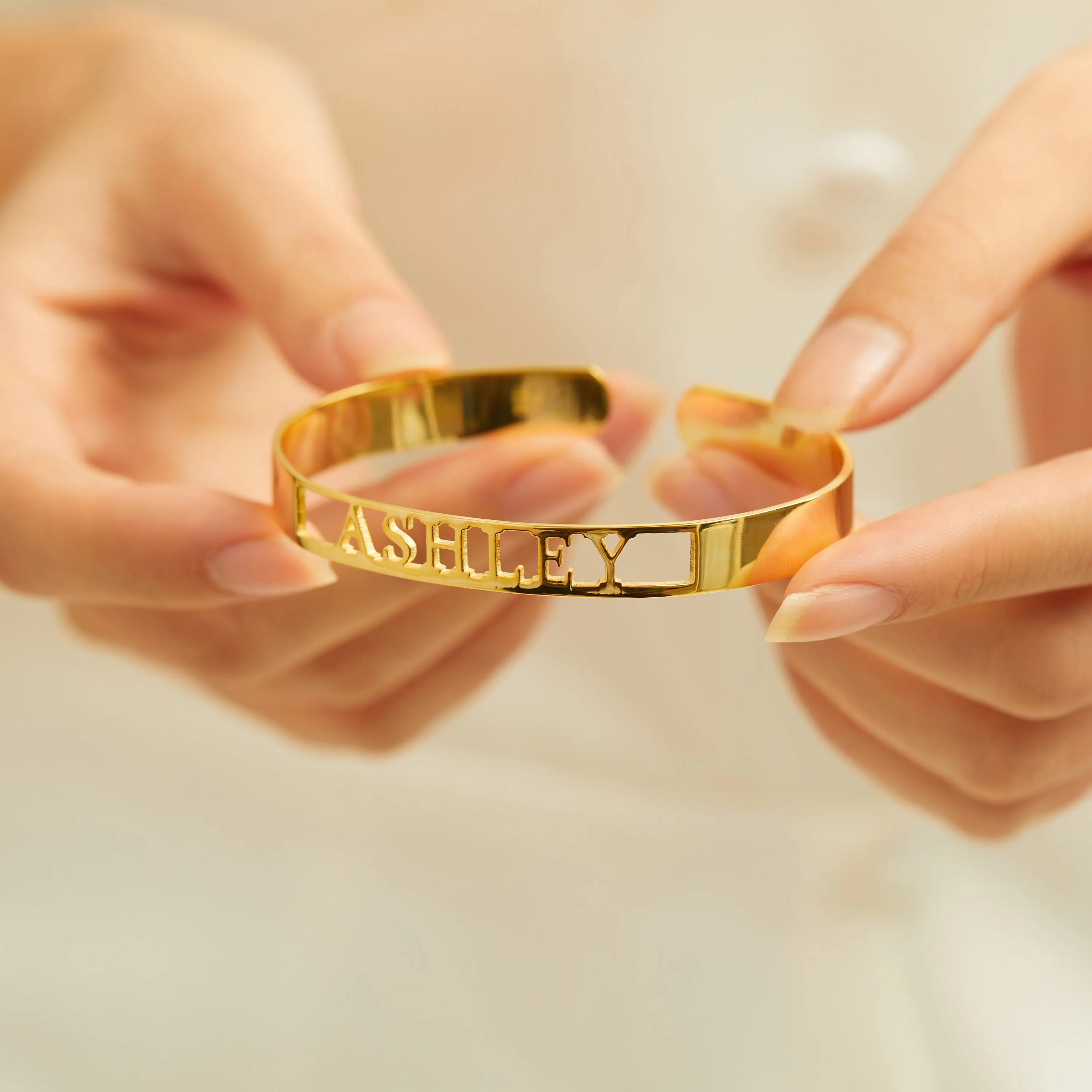 

Custom Name Cuff Bangle Personalized Nameplated Braceet Bangles Simple Bracelets For Women Men Couples Stainless Steel Jewelry