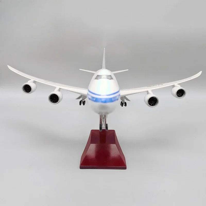 Boeing 747-8 Air China, simuliertes Flugzeugmodell mit Beleuchtungsfahrwerk, Modell eines Beifahrers für zivile Luftfahrt