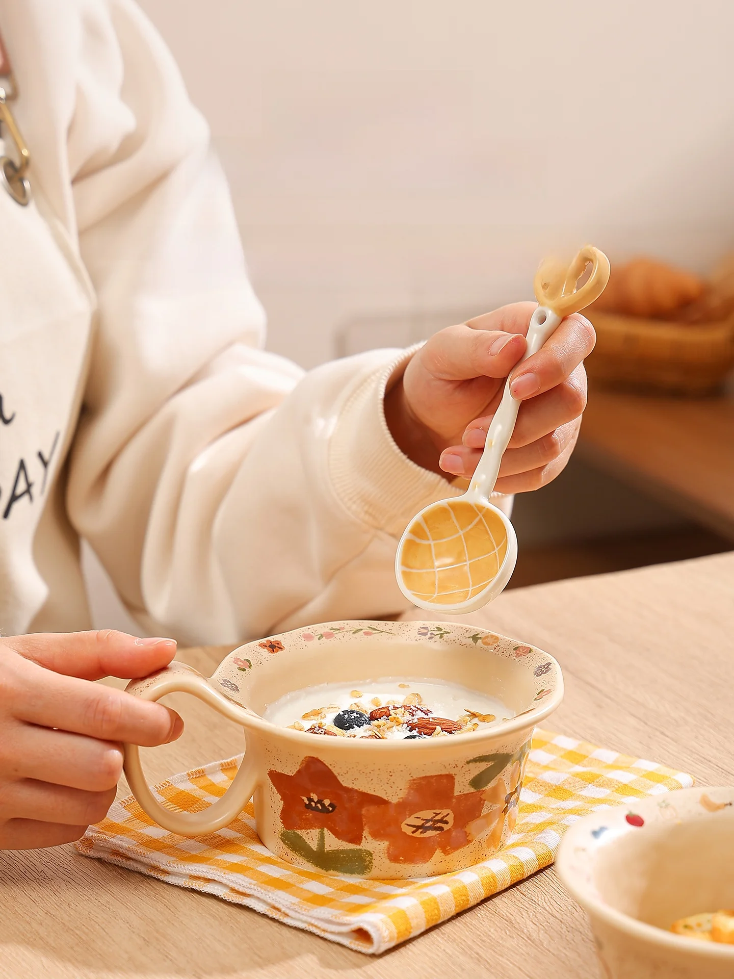 Large Capacity Ceramic Bowl with Handle Yogurt Bowl Dessert Soup Bowl Underglaze Color Breakfast Bowl for Ladies Cute Design