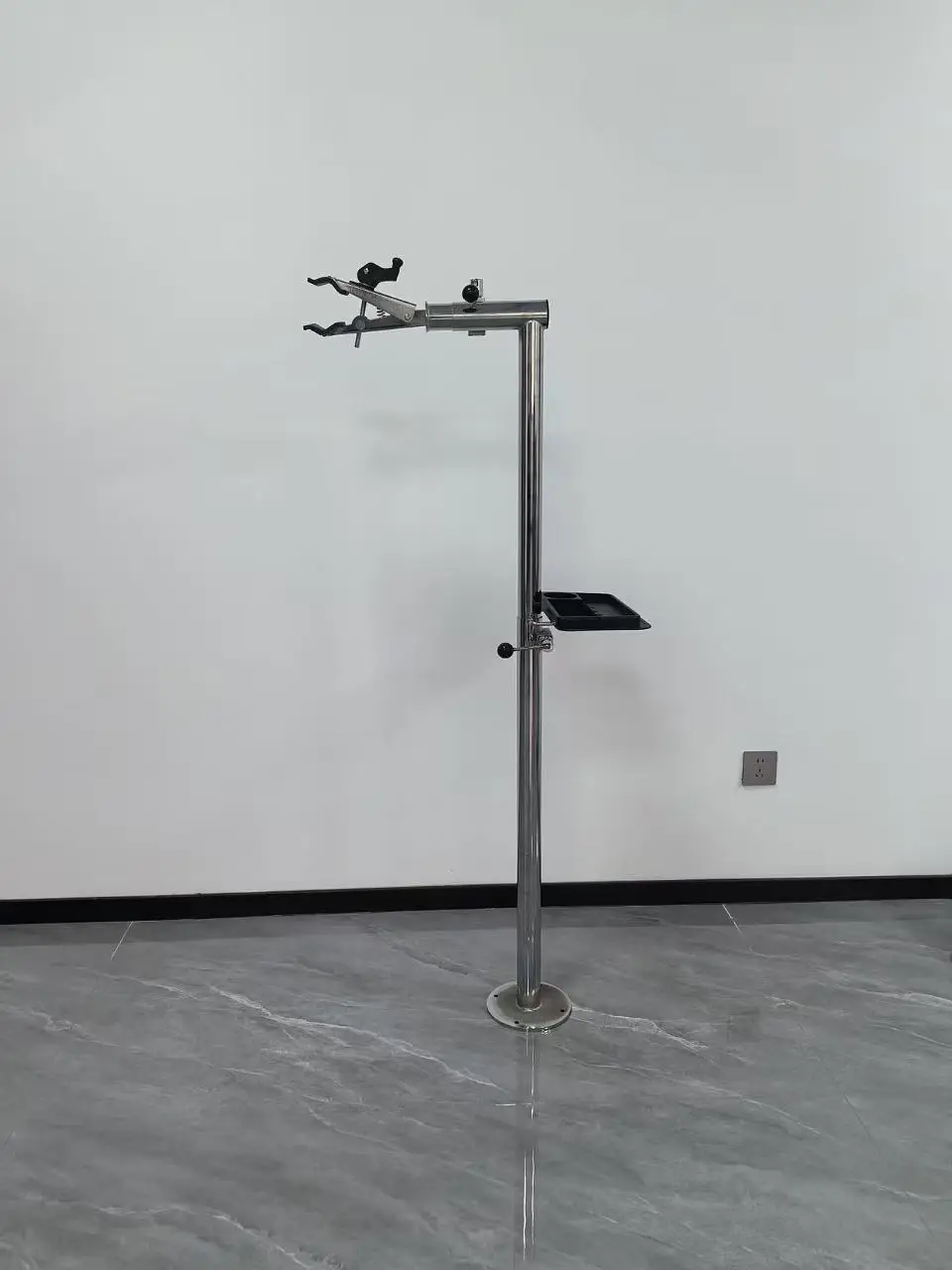 Heavy Duty Floor Standing Steel Bicycle Parking Stand Adjustable Welded Clamp Head Quick Release Devices 80KG Load Rack