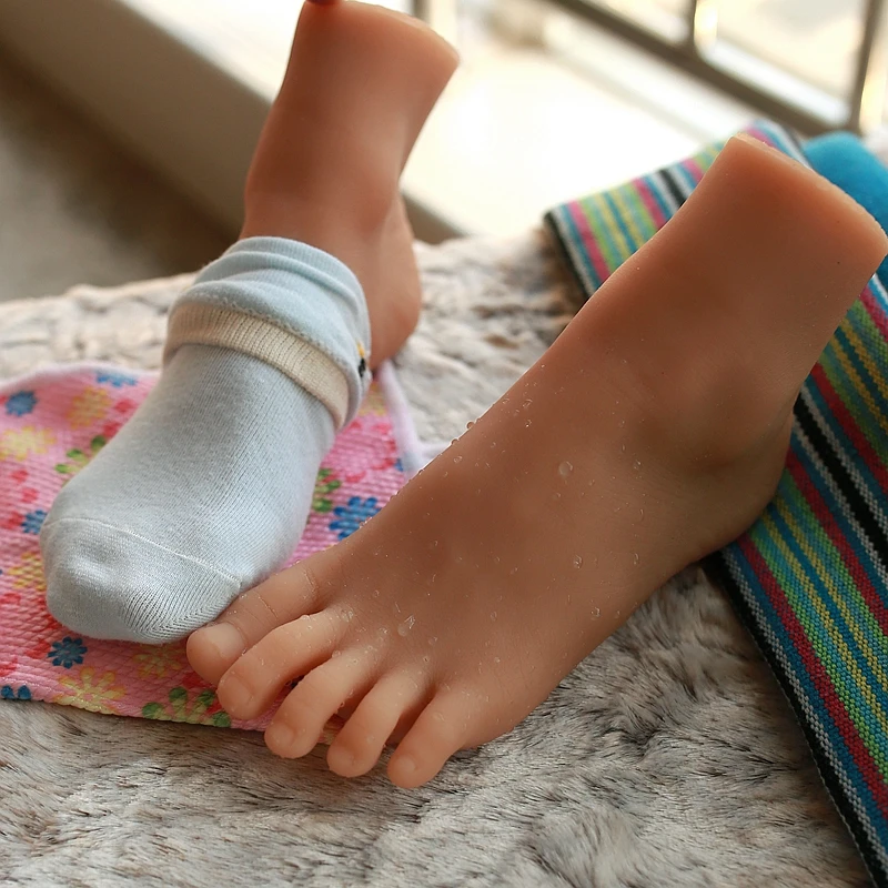 Model 31 Small Feet Realistic Silicone Foot Model Life-size Replica for Fake Nail Art Photography Display Stockings