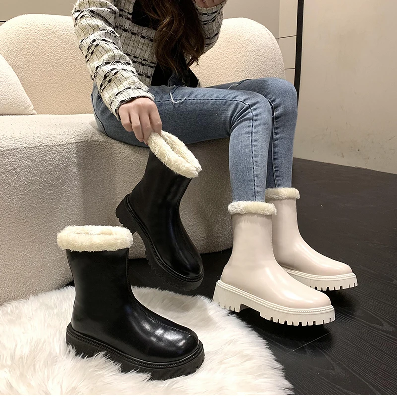 

Stylish Women's Short Boots for Autumn Winter Comfortable and Non Slip Ideal for Commuting and Casual Wear