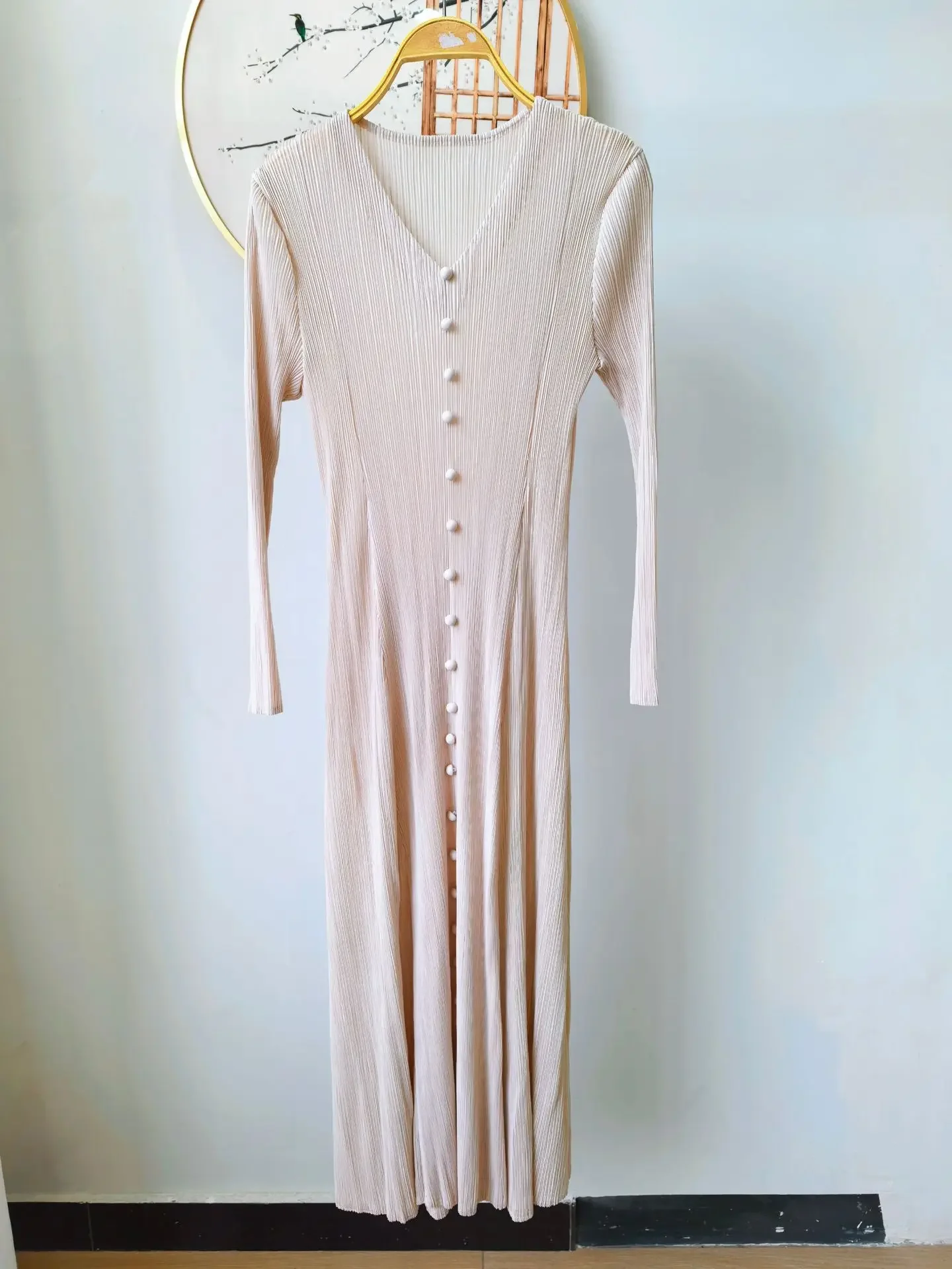 Miyake Pleated Dress Women's 2026 Autumn and Spring New Solid Color V-neck Long-sleeved Loose Casual Elegant Pleated Skirt