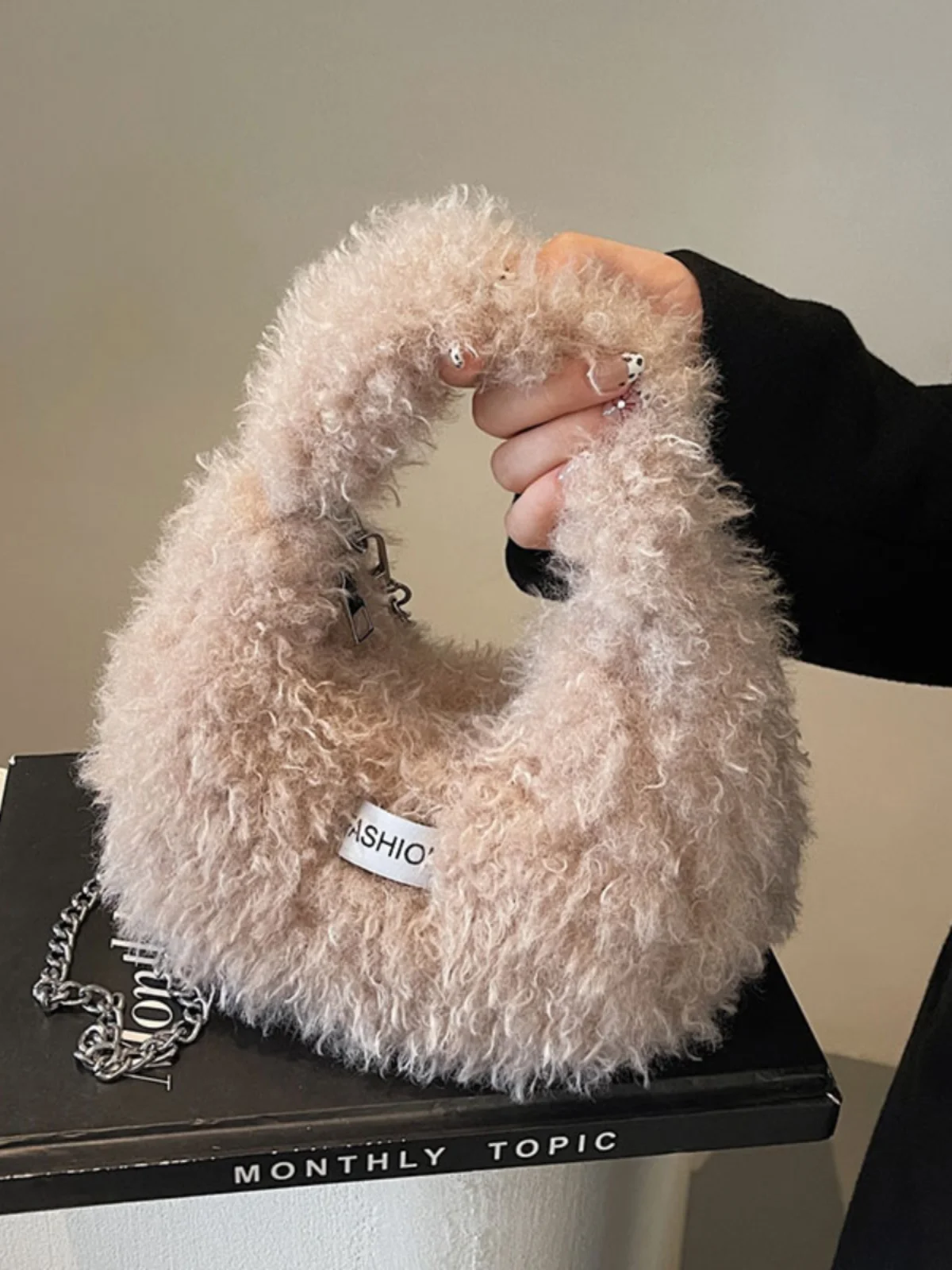 

Fashionable Plush Women's Handbag Spring Summer Autumn Winter New Style Handheld Bag Crossbody Shoulder Bag Popular Internet ...