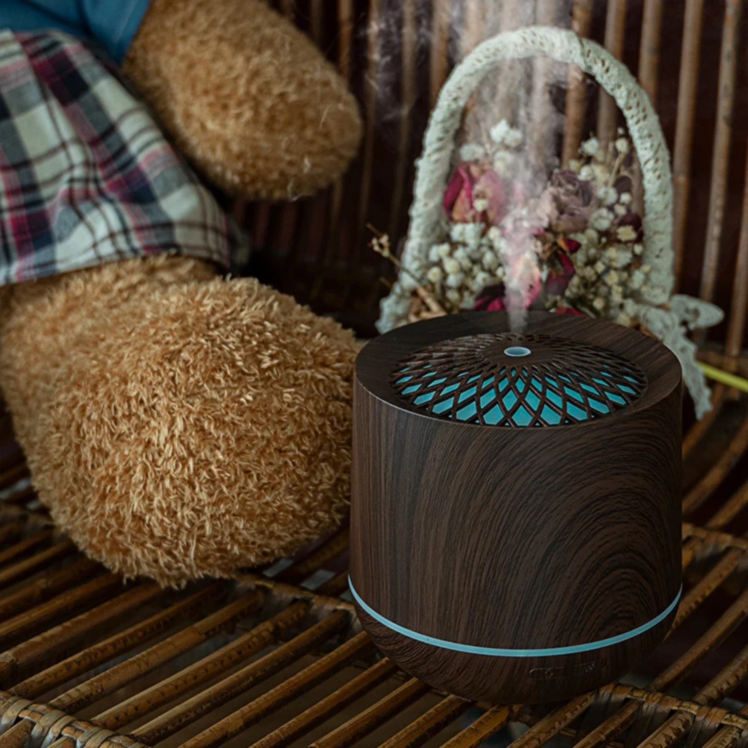 NEW Enhance your productivity and uplift your mood with this versatile essential oil diffuser, perfect for personalizing your sp