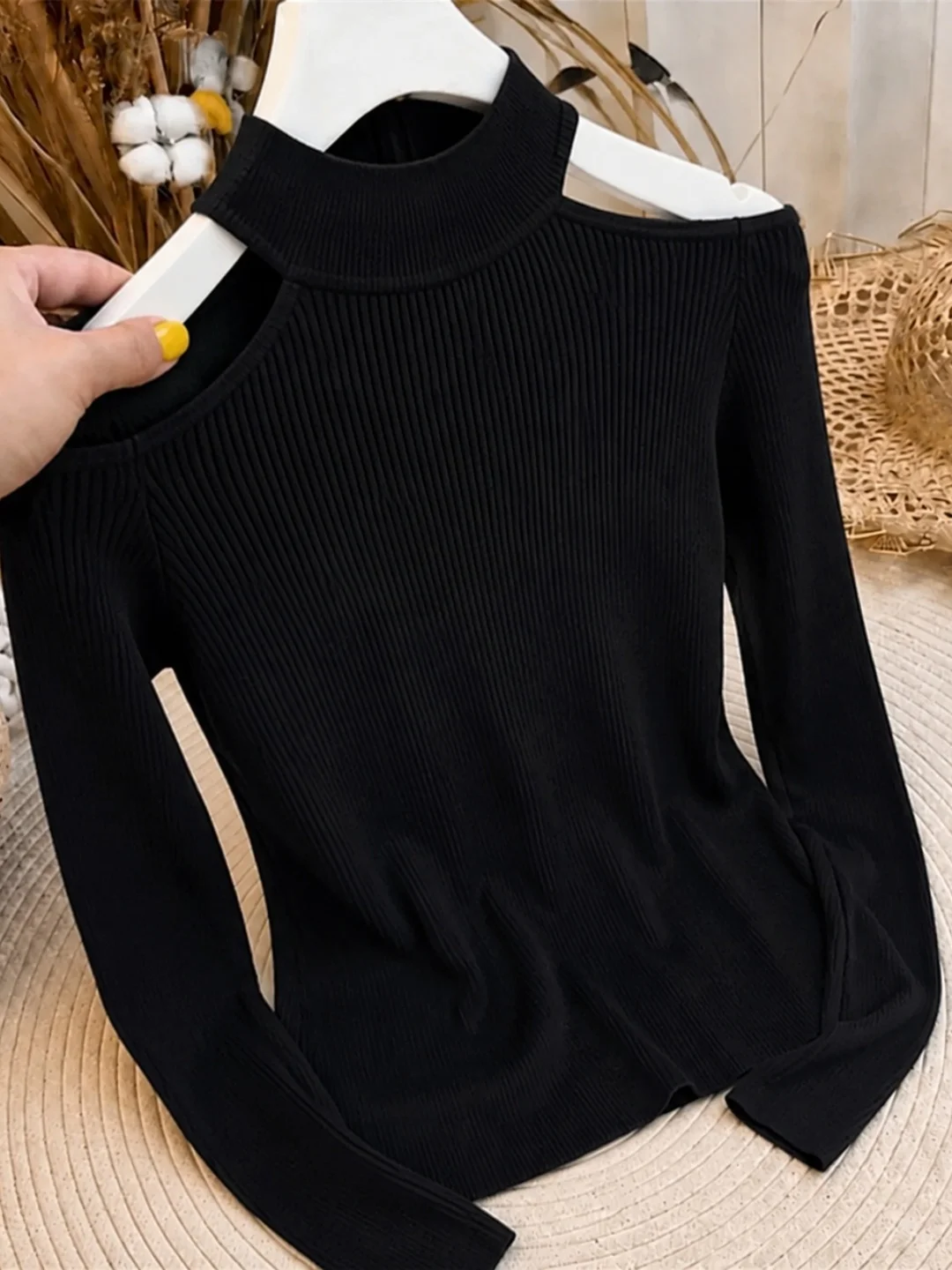 Shoulder Bared Knitted Top Long Sleeve Slim Fit Fashionable  Color New Arrival Autumn 2026 Commute Style Korean Version