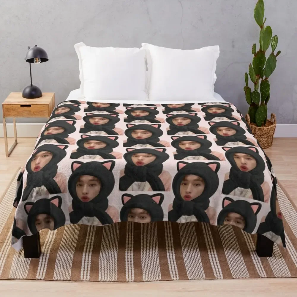 lee know cat filter Throw Blanket manga Cute Flannels Blankets