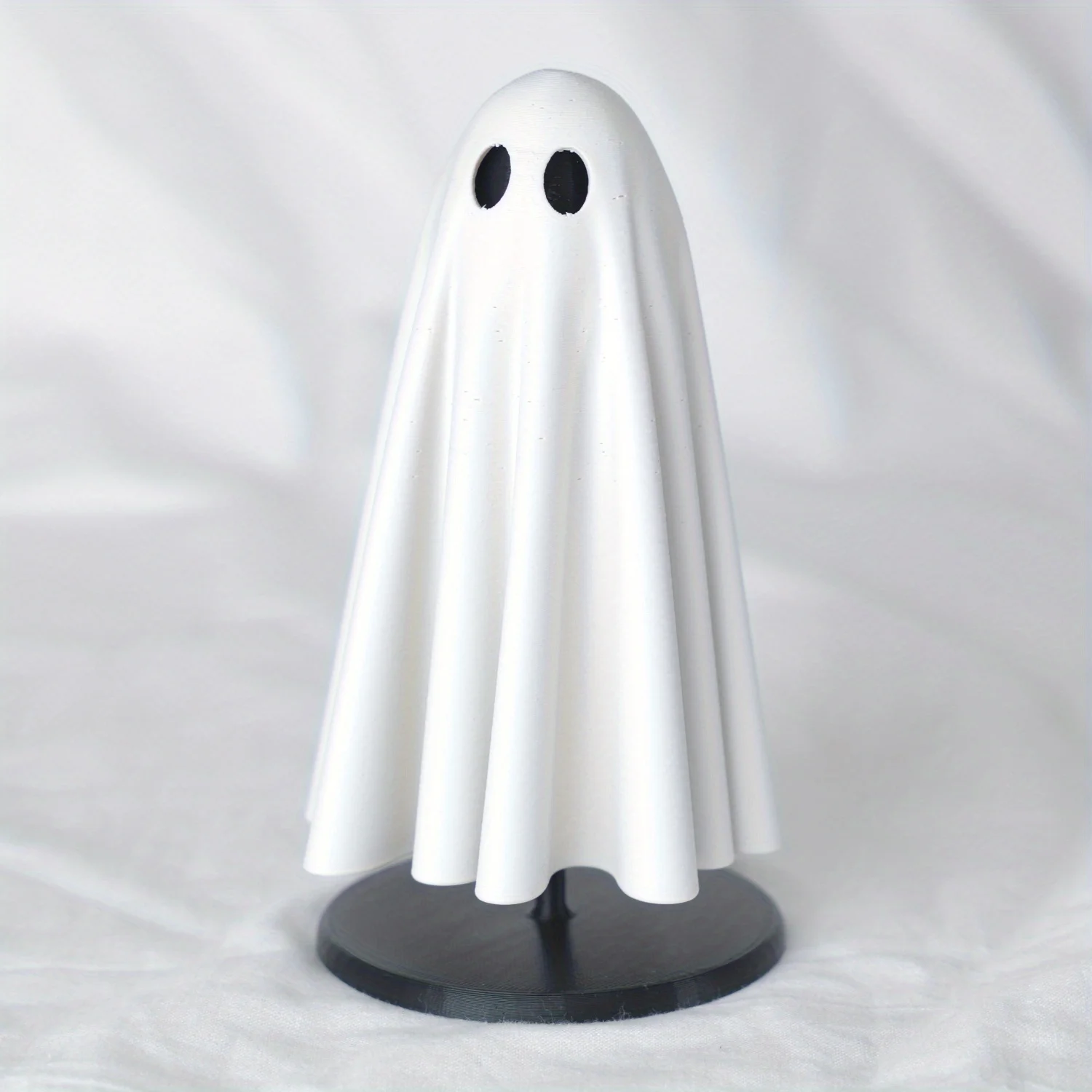 

Вращающиеся украшения в виде призраков для украшения дома, интерьера, рабочего стола, а также в качестве подарков на праздники и дни рождения.