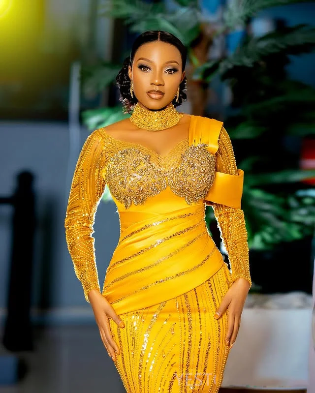 فساتين حفلة موسيقية ذهبية فاخرة بالإضافة إلى حجم حورية البحر فساتين السهرة الوهم طويلة الأكمام شير الرقبة فستان الحفلة الراقصة الترتر الديكور