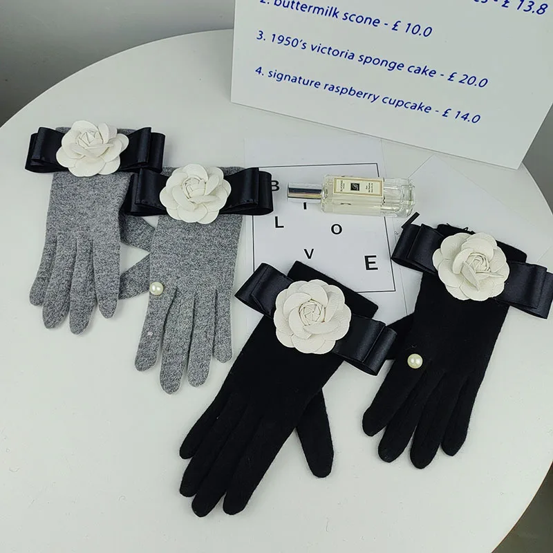 Korean Women\'s Wool Pearl Flower Full Finger Plus Velvet Thick Touch Screen Cashmere Gloves Winter Outdoor Driving Warm Mittens