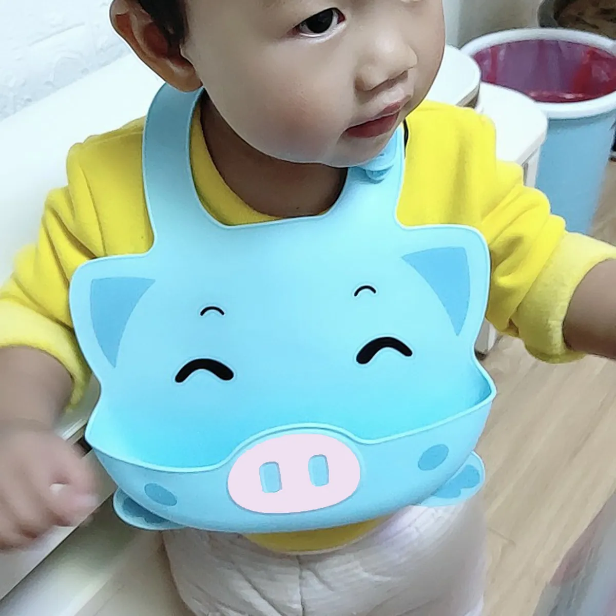 

1Pcs Silicone Waterproof Baby Bib Cute Cartoon Pig Pattern Feeding Apron for Toddlers Stain Resistant Non Slip Neck Strap Bib
