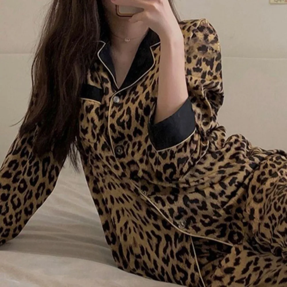 

Элегантный леопардовый пижамный комплект свободного покроя, карманная ночная рубашка, одежда для сна, кардиган, роскошный комплект из двух предметов, домашняя одежда, женский костюм на осень-зиму