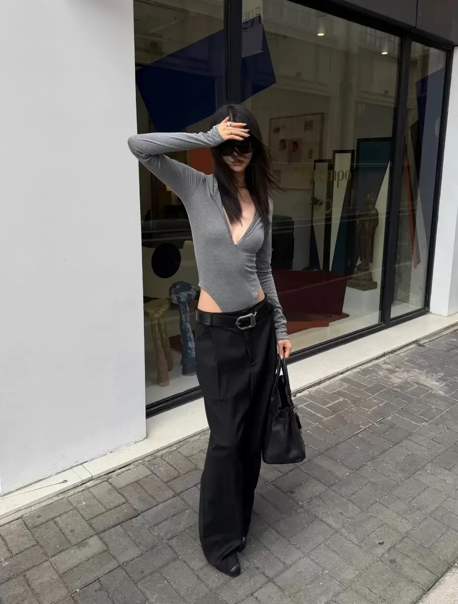 

Женский осенний комбинезон с капюшоном, скрытой молнией, эластичный, вязаный, приятный к телу, дышащий, с длинными рукавами и V-образным вырезом