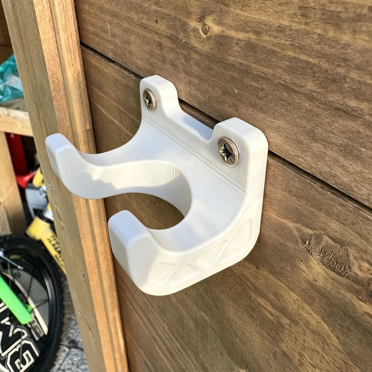 2Pcs Garden Tool Wall Hooks, Plastic Tool Storage Hangers, Garden Tool Wall-Mounted Hooks, Yard Shovel, Rake, and Scissors Hanging Brackets, Garage Tool Organizer Hooks, Warehouse Hardware Tool Wall Storage Mounts, Outdoor Garden Tool Hangers, Household Balcony Gardening Hooks, Wooden Fence Tool Storage Brackets, Outdoor Tool Hangers, Woodworking Tool Wall-Mounted Hooks