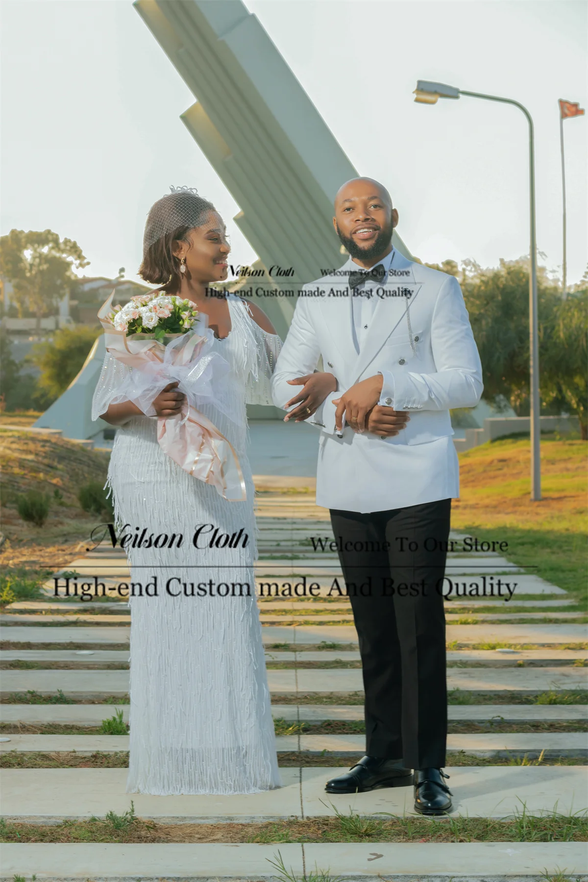 

White Jacket + Black Pants Double Breasted Groom Wedding Tuxedos 2 Pieces Sets Men Suits Slim Fit Peaked Lapel Terno Masculino
