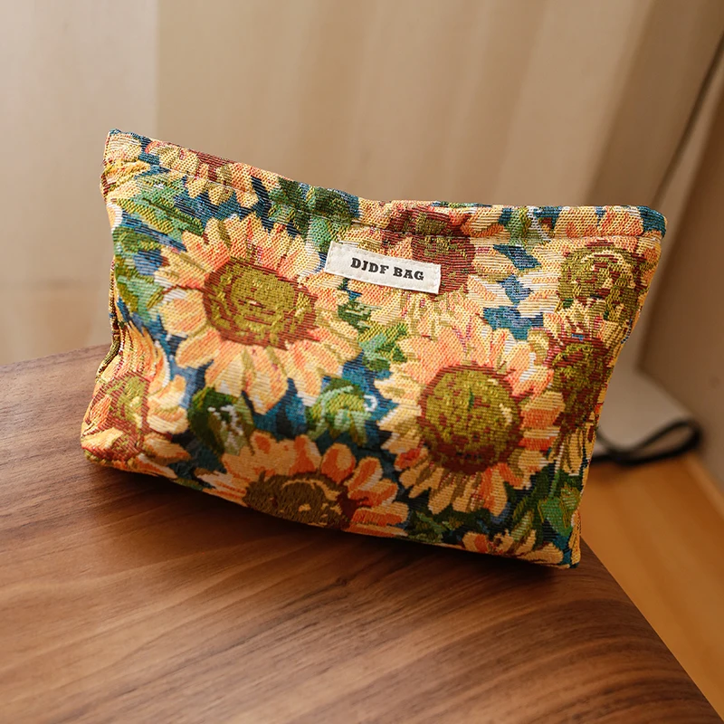 Oil Painting Style Sunflower Women\'s Makeup Bag Cosmetics Lipstick Storage Bag Portable Toiletry Bag Commuter Clutch Zipper