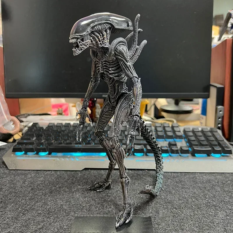 

Genuine Neca 20 Cm Double Set Alien Dog Game Version Model Action Movable Joint Decoration Collectible Figurine Toys Gifts