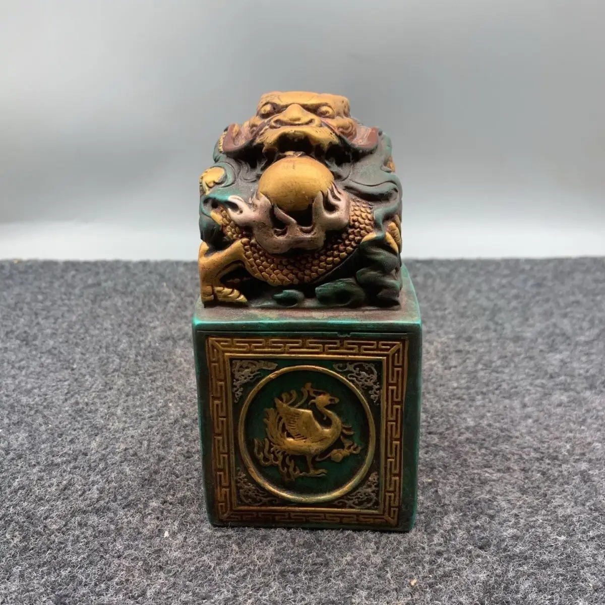 

Old Tibetan turquoise gold-painted seal Size: 8 * 8 * 16cm Weight: 1894g
